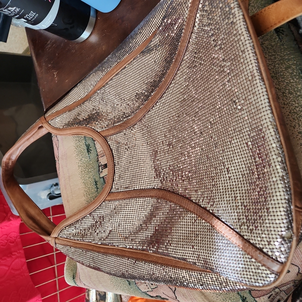 New Isabella Fiore tote made of leather and sequenced net.